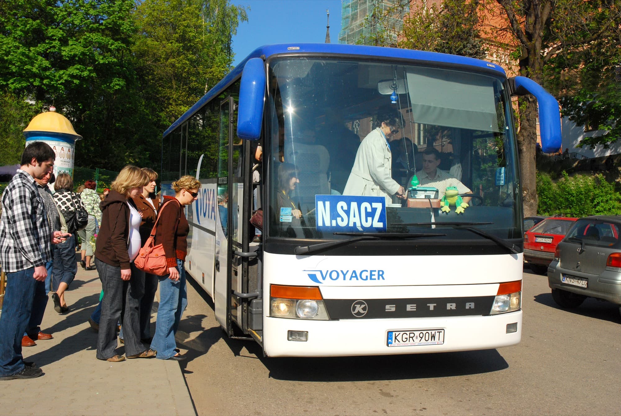 Setra Voyagera na stanowisku dworca MDA w Nowym Sączu